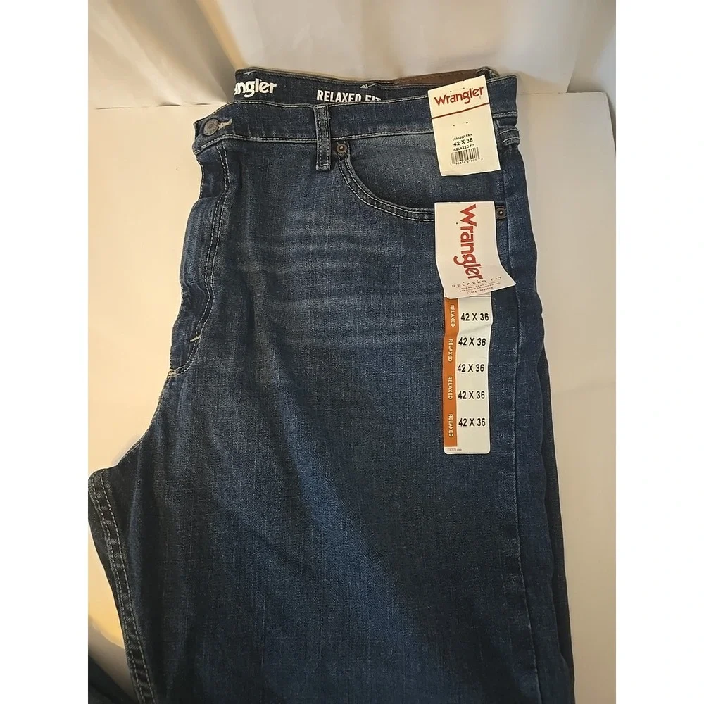 Wrangler Men's Relaxed Fit Straight Leg Jeans 42x36 Medium Wash NWT